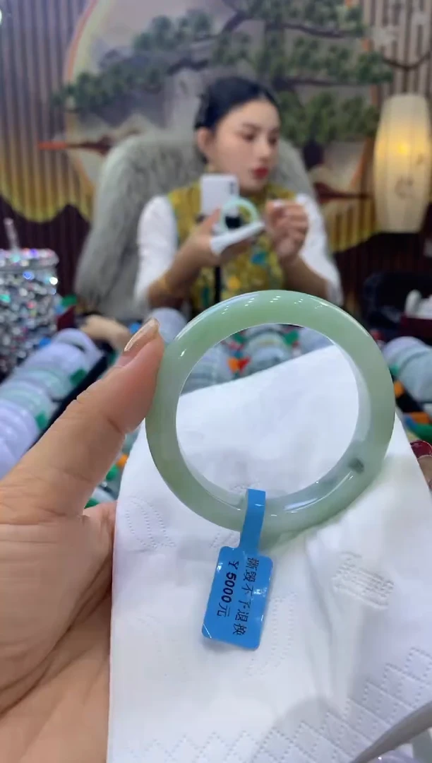 【闪购商品】翡翠手镯未镶嵌多人02184