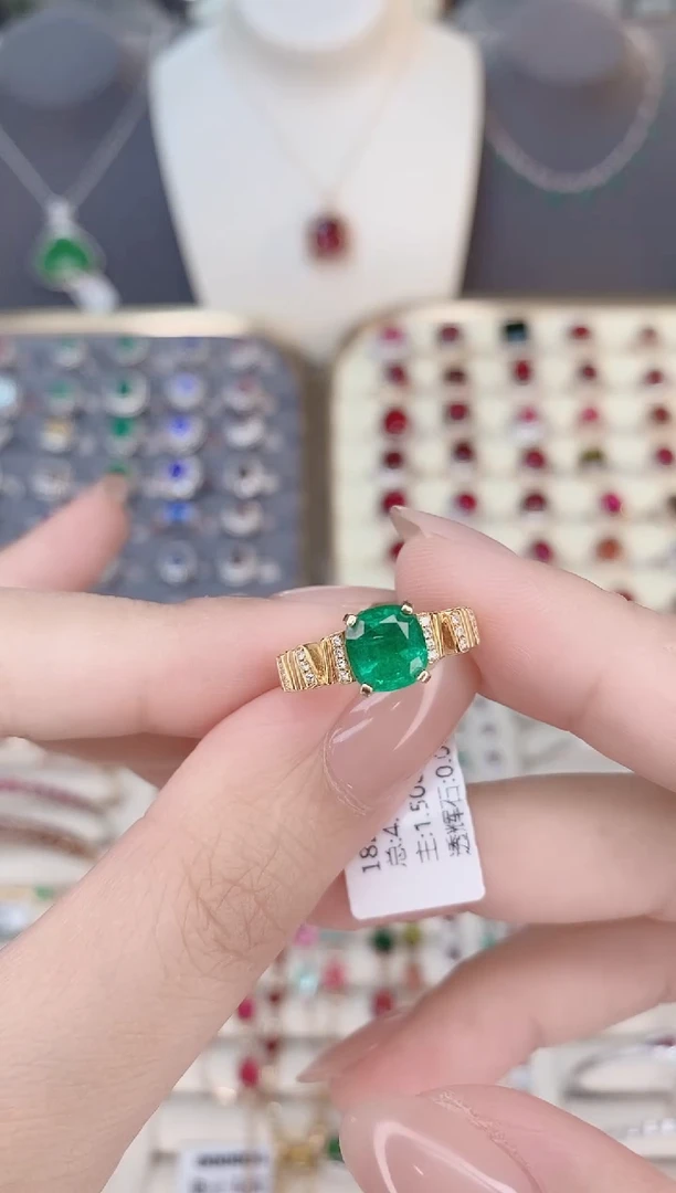 18K金镶嵌祖母绿戒指祖母绿木佐绿1.5CT