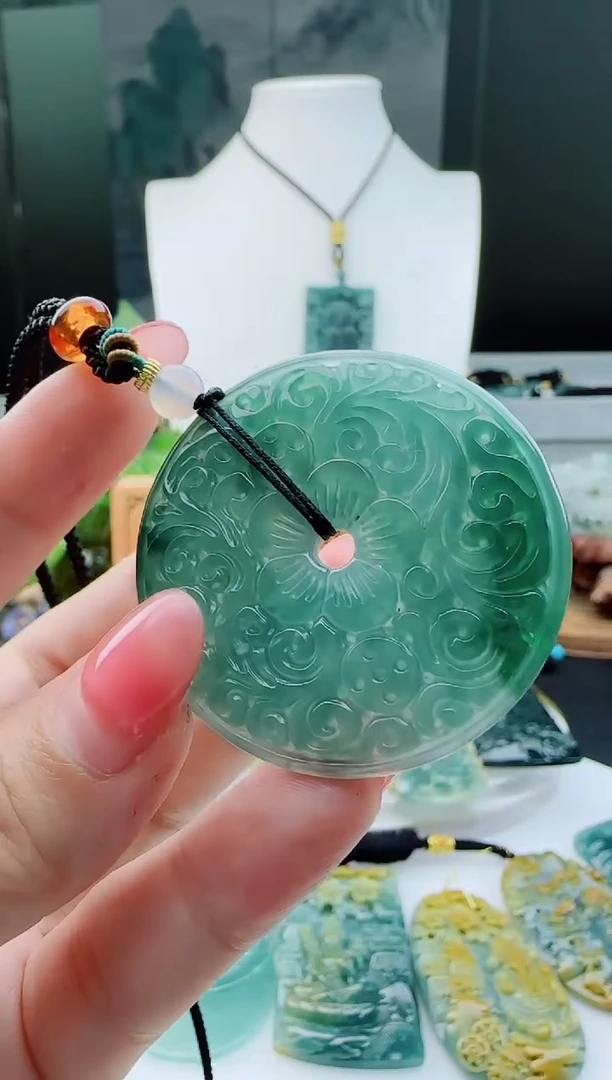 【闪购商品】翡翠颈饰未镶嵌多样性随机一件发货