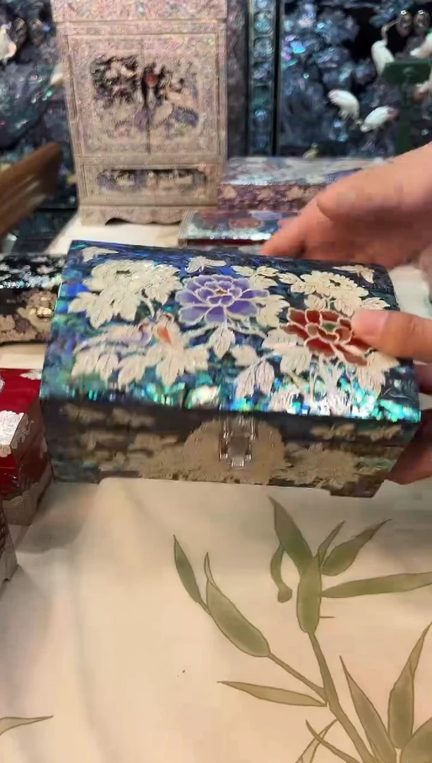 鱼锁七彩贝底·弘贝雅螺钿漆器文化馆