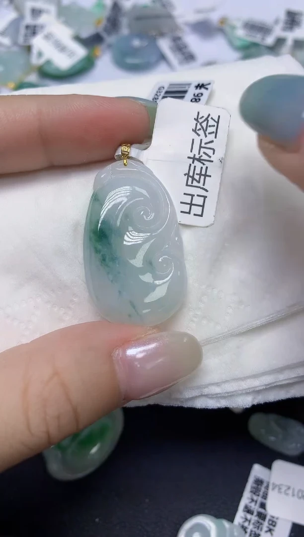 翡翠18K金镶嵌颈饰天然缅甸翡翠A货