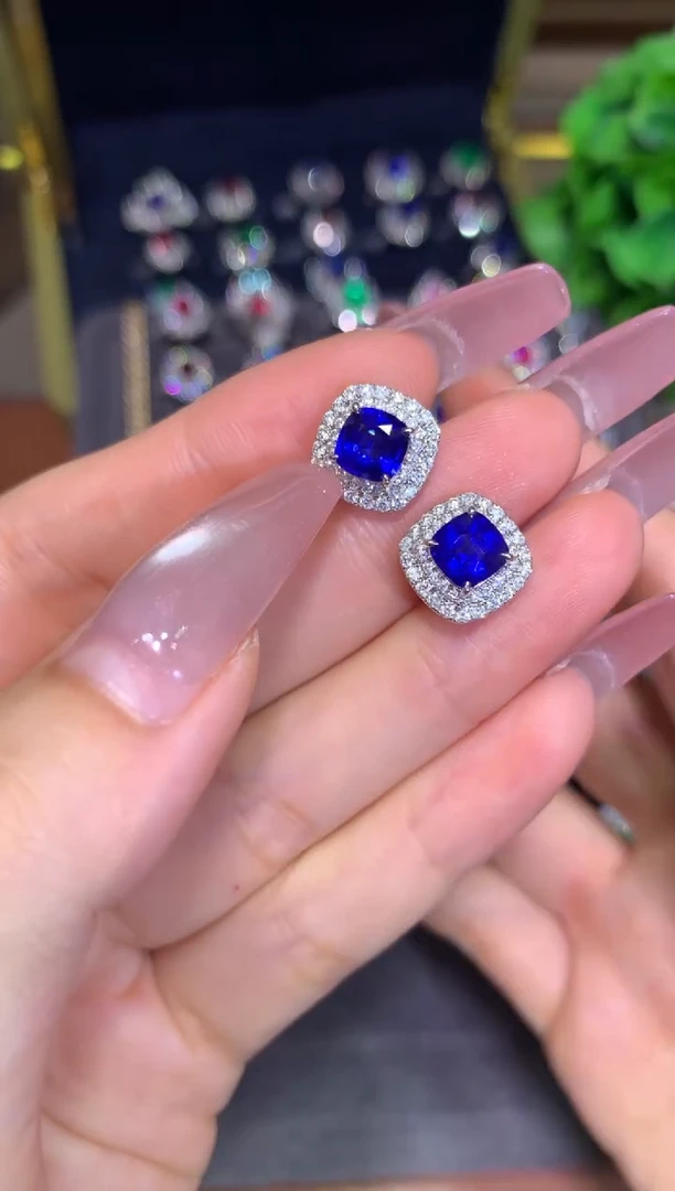 耳钉蓝宝石18K金镶嵌2.31CT