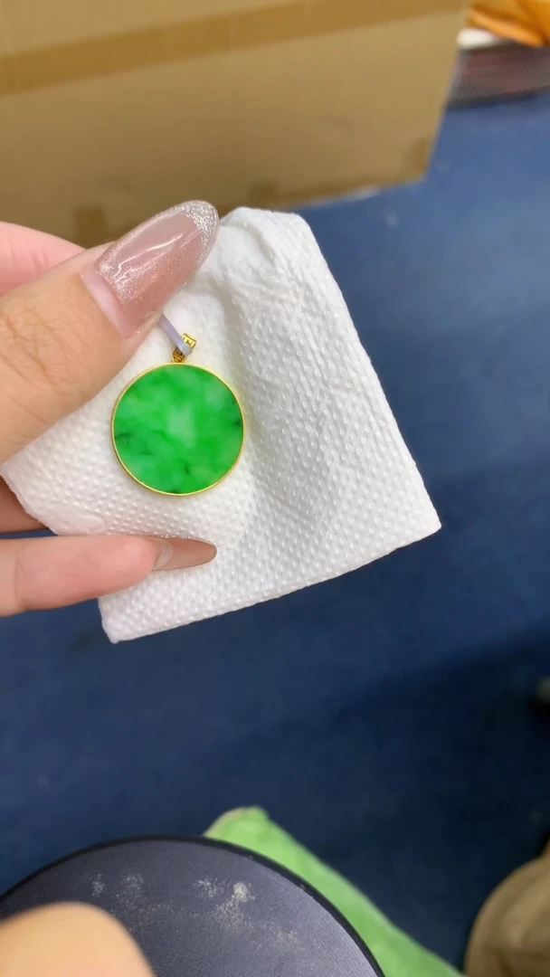 颈饰18K金镶嵌翡翠1