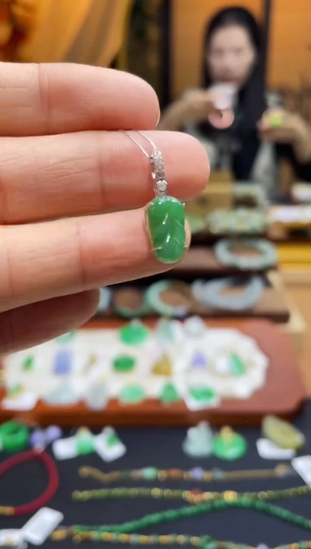 颈饰未镶嵌翡翠假一赔三