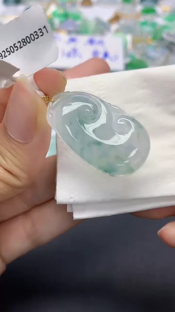 翡翠18K金镶嵌颈饰天然缅甸a货翡翠