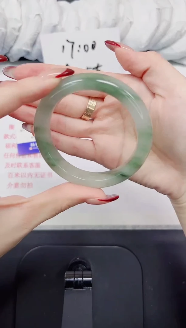 【闪购商品】石英质玉手镯未镶嵌259