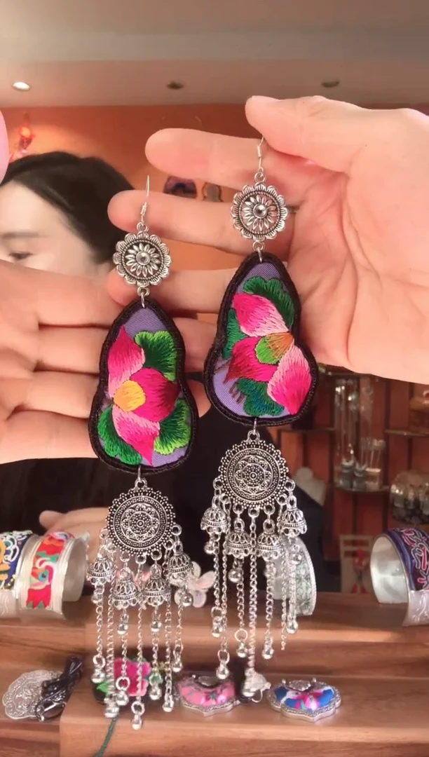 非遗手工苗绣刺绣首饰11