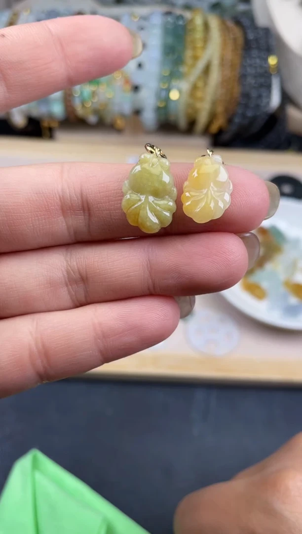 【闪购商品】翡翠颈饰未镶嵌天然翡翠小金鱼2条96