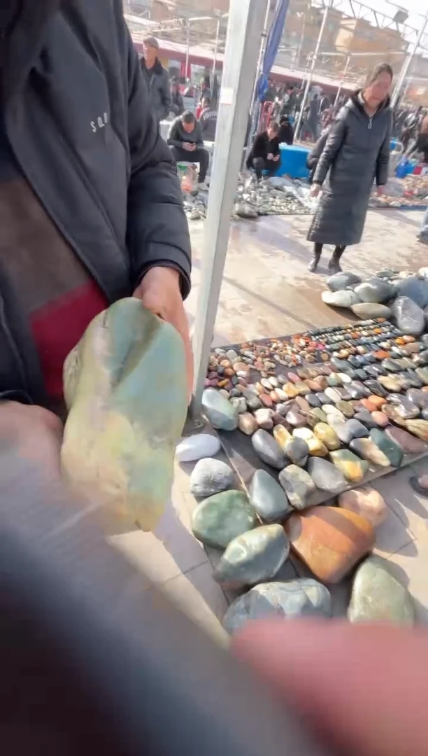 未镶嵌和田玉（糖玉）挂件和田玉