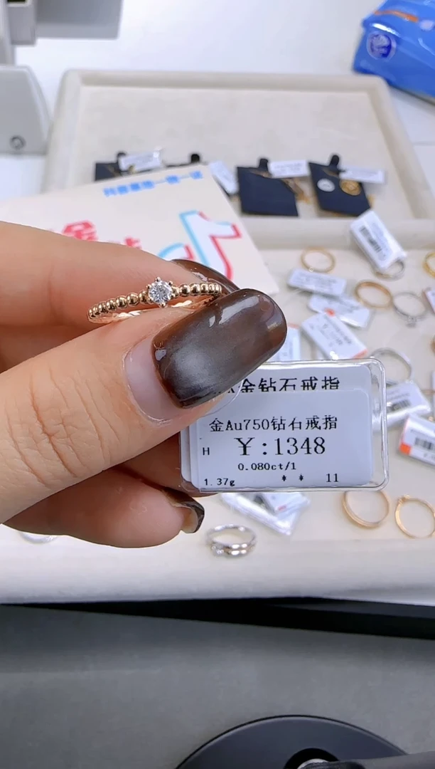 【闪购商品】钻石戒指/指环18K金镶嵌121500