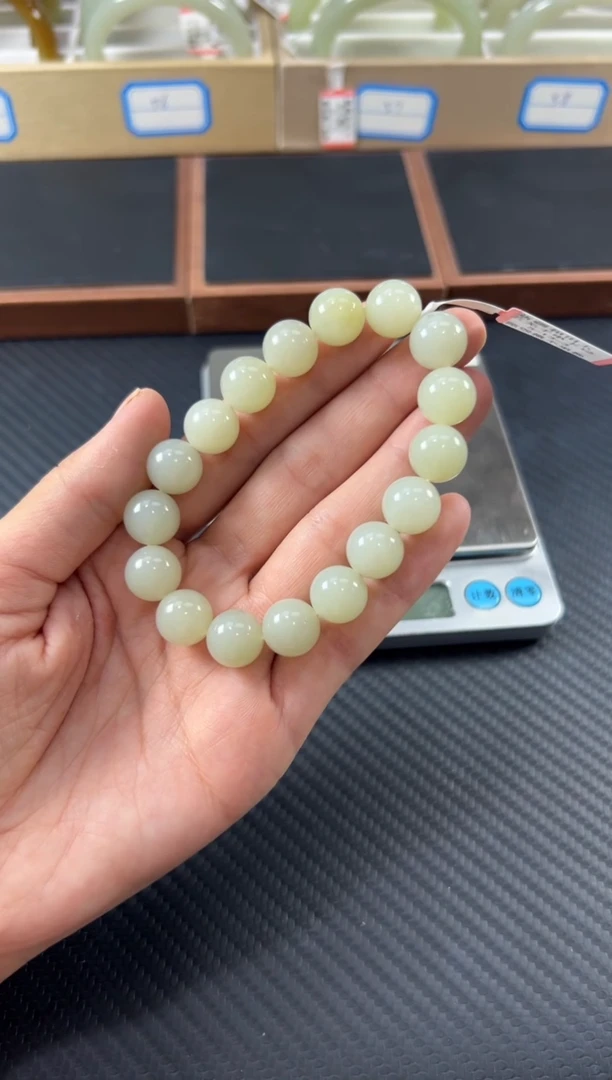 手串未镶嵌和田玉若羌微色差卡12