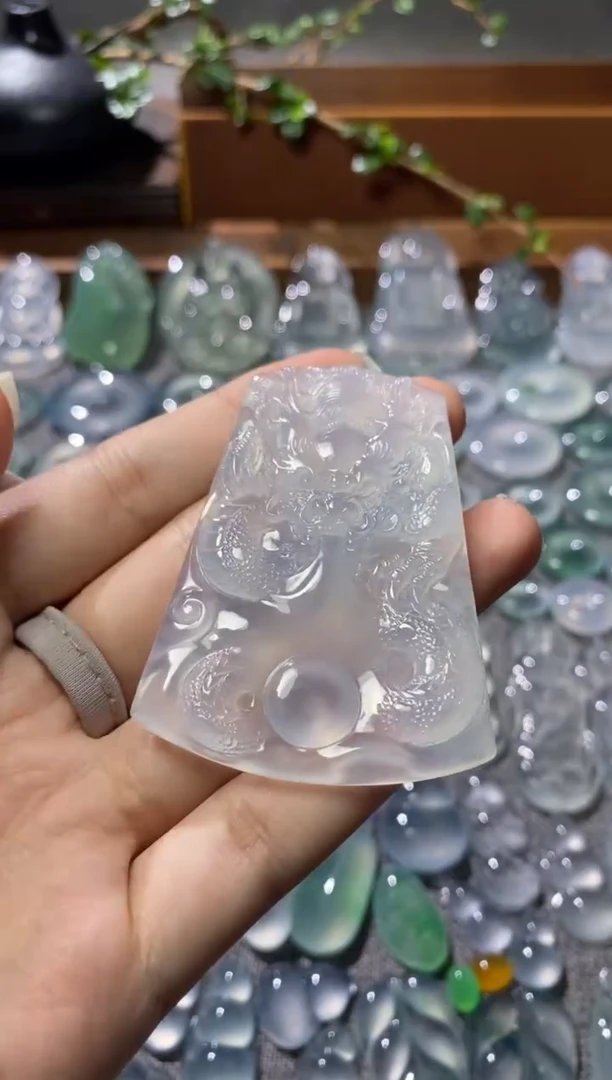 吊坠(不含链)未镶嵌翡翠龙牌