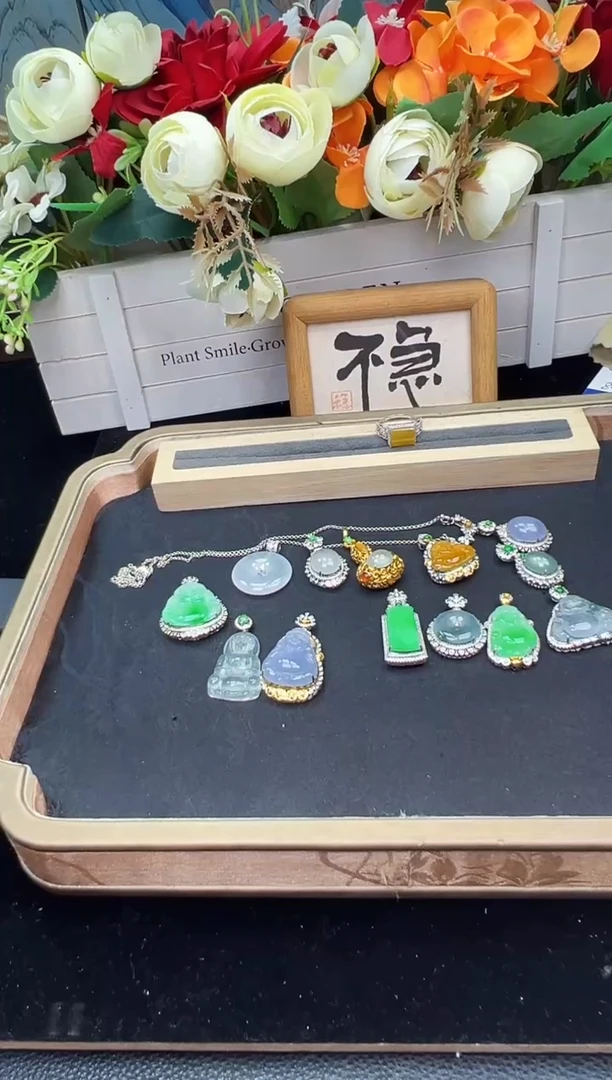吊坠(不含链)18K金镶嵌翡翠勿拍