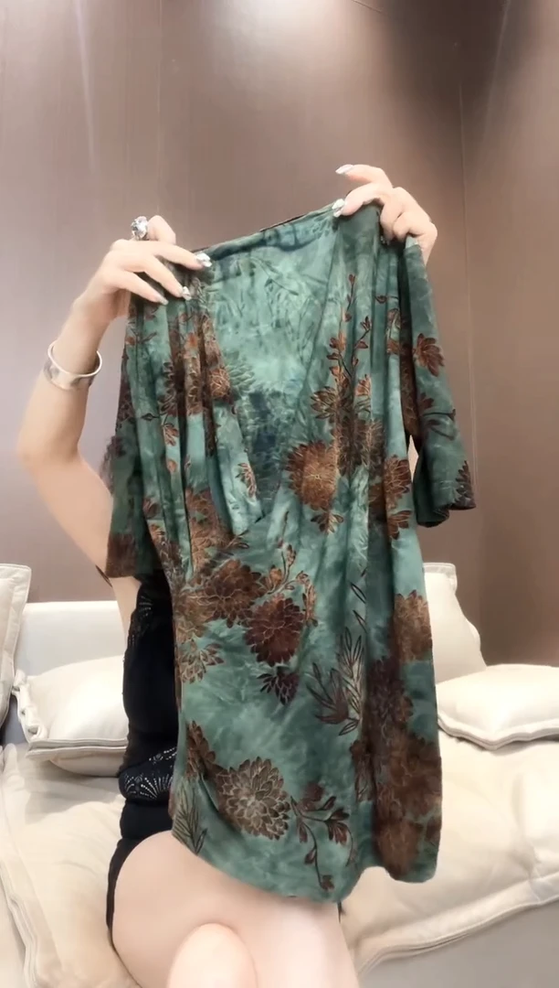 V领L码绿色烧花120