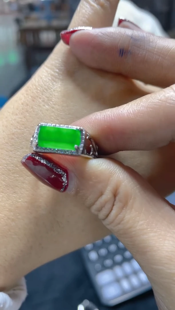 【闪购商品】定制翡翠未镶嵌天然A货翡翠假一罚四（多样性）