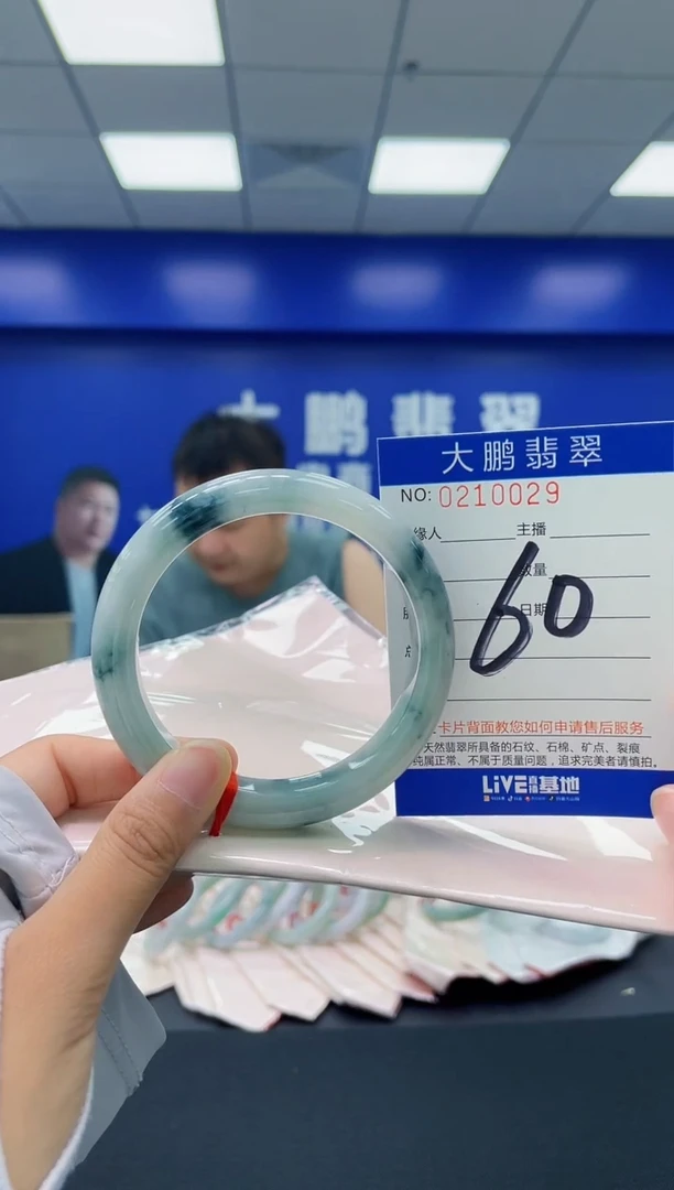 翡翠手镯未镶嵌会**鱼AAAAAAAA
