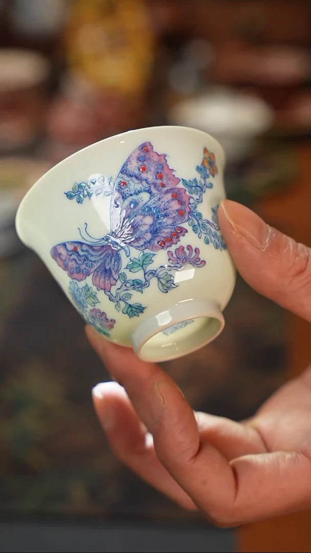 空山明月新斗彩蝴蝶纹铃铛杯