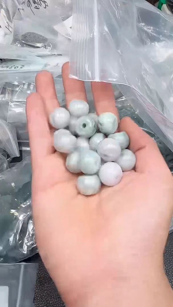翡翠未镶嵌颈饰043