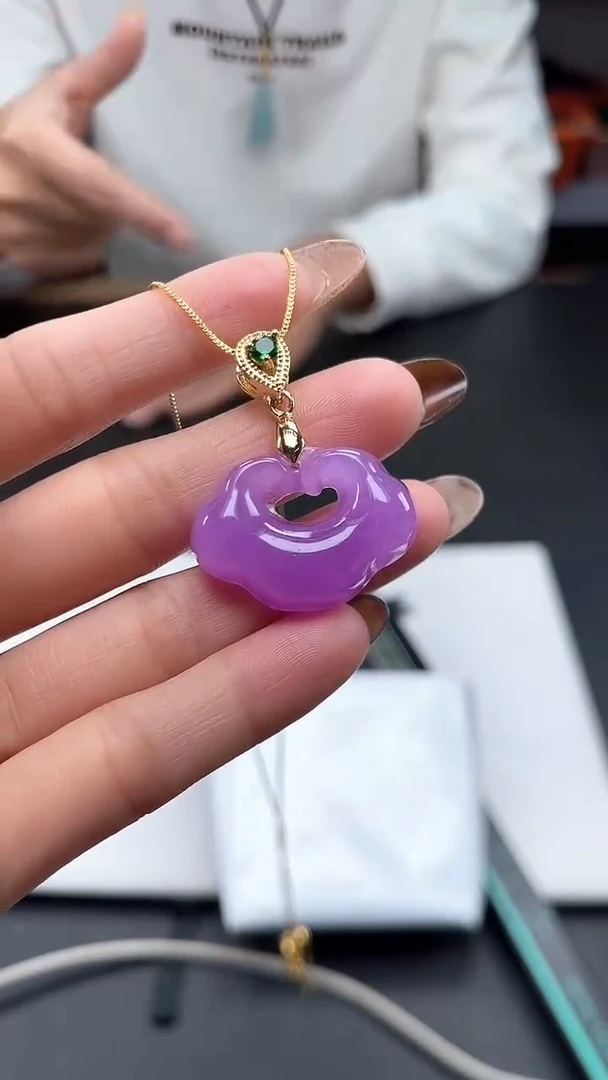 吊坠(赠链)未镶嵌石英质玉紫色吊坠