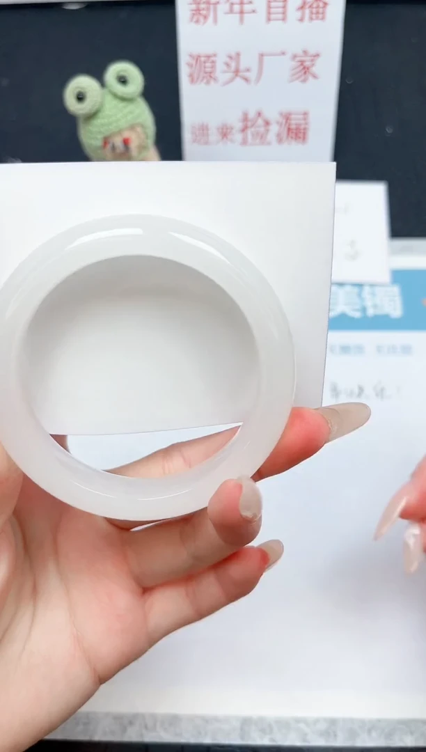 【闪购商品】石英质玉手镯未镶嵌146-56.5