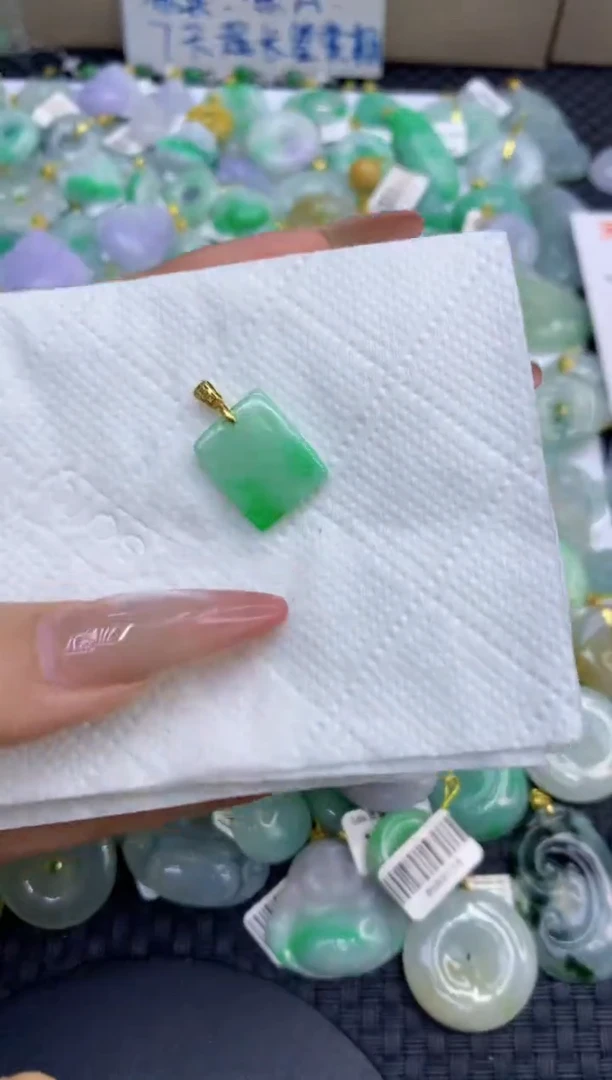 颈饰未镶嵌翡翠天然缅甸A货翡翠