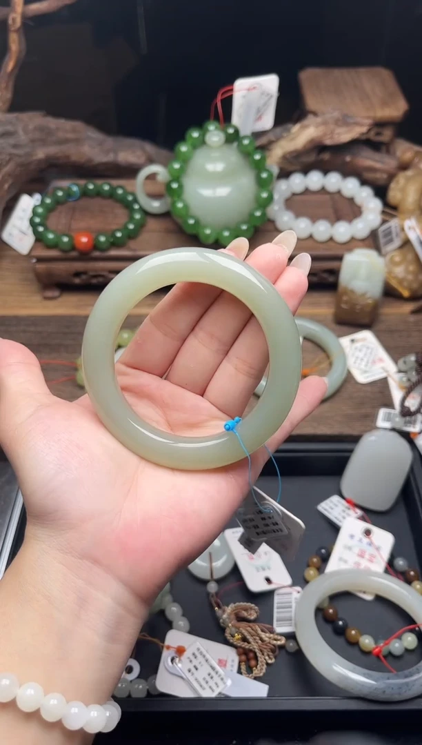 未镶嵌手镯和田玉且末青白 58圈9009991