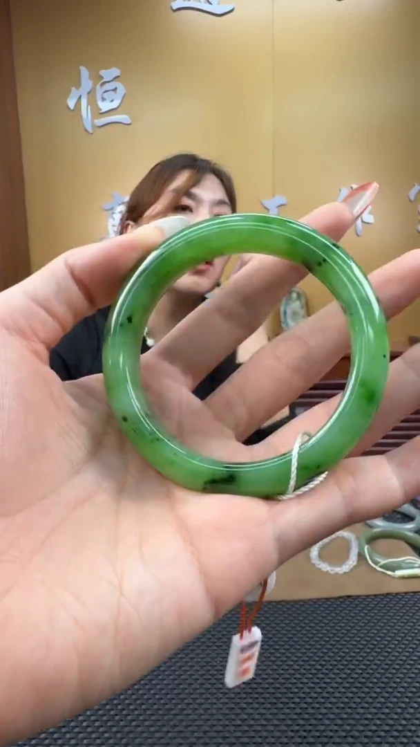 颈饰未镶嵌和田玉手镯56