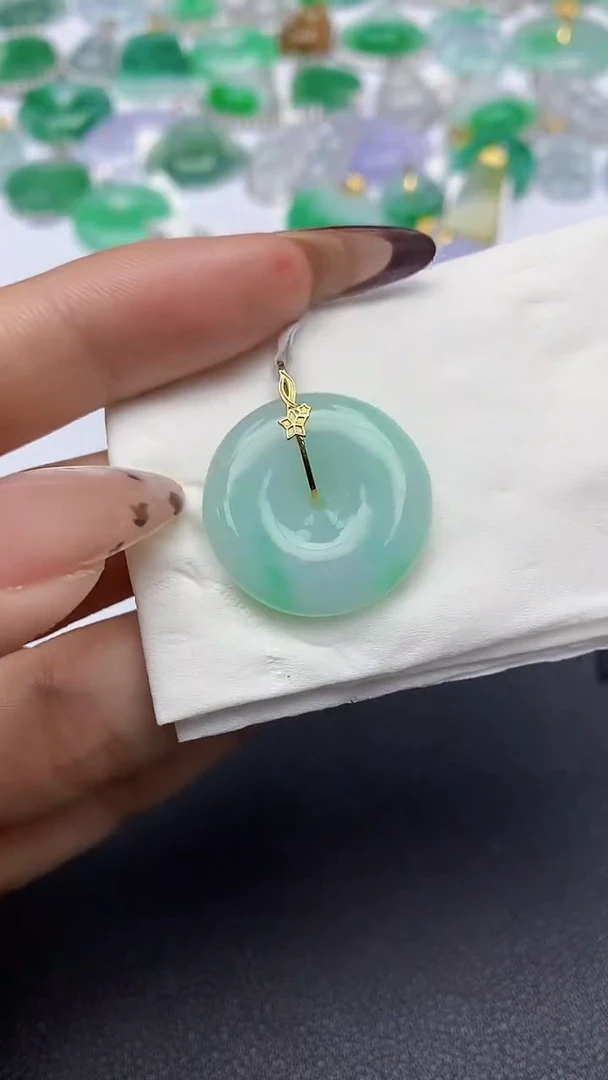 颈饰18K金镶嵌翡翠a货假一赔三支持复检百元上9元证书费自理