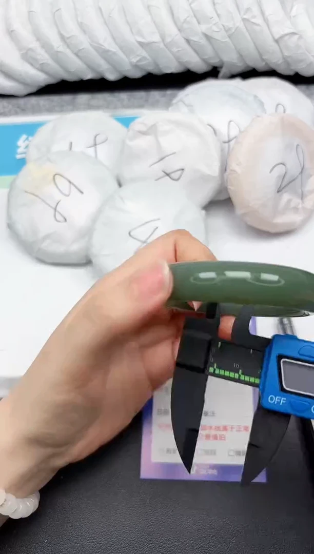 未镶嵌手镯石英质玉37-55