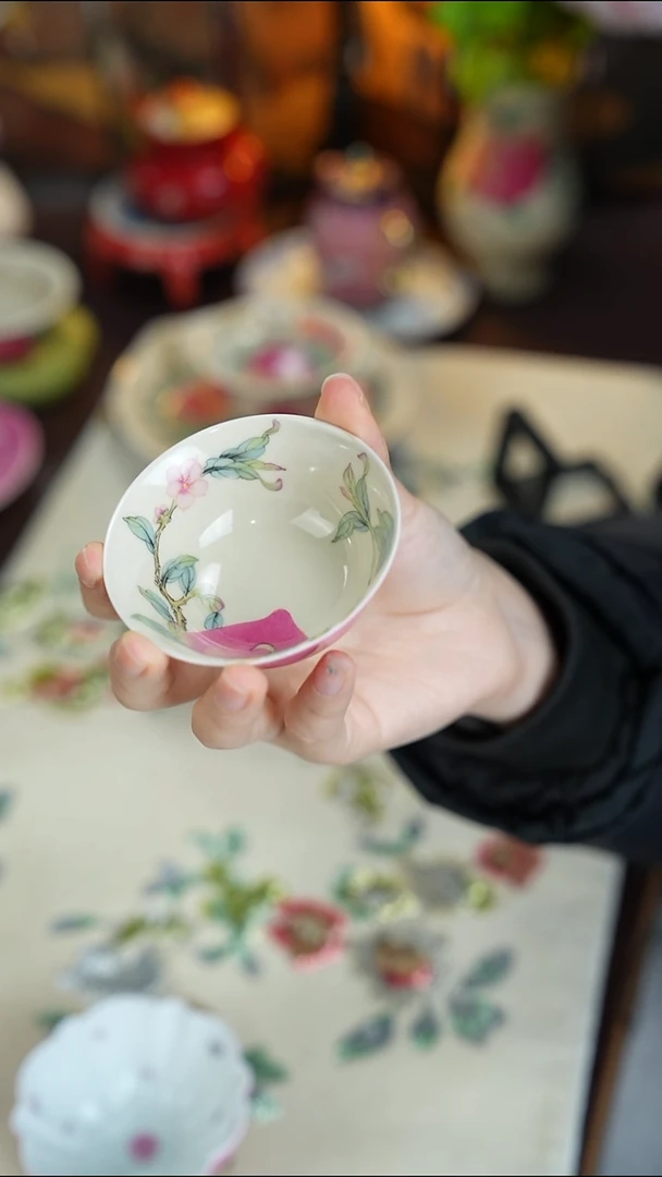 岁****?景德镇手工手绘雅圣粉彩杯