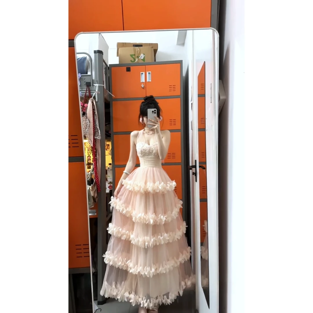 2025夏季新款甜美度假风高级设计感纯欲立体花拼接网纱挂脖连衣裙