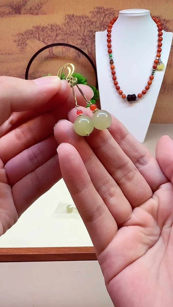 14K金镶嵌和田玉耳饰E145