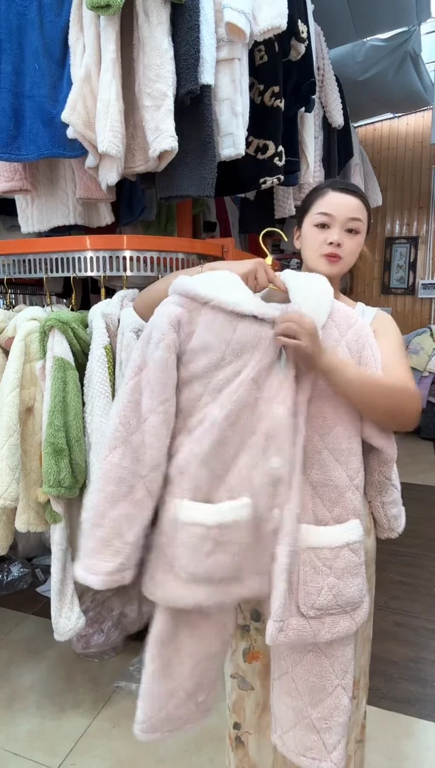 淡粉色长袖长裤菱形格