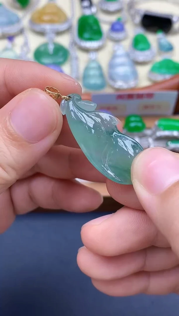 颈饰18K金镶嵌翡翠55-中国好珍宝