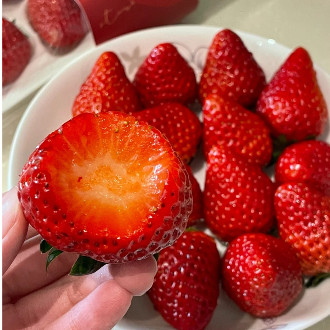 新鲜草莓甜心九九莓香可口