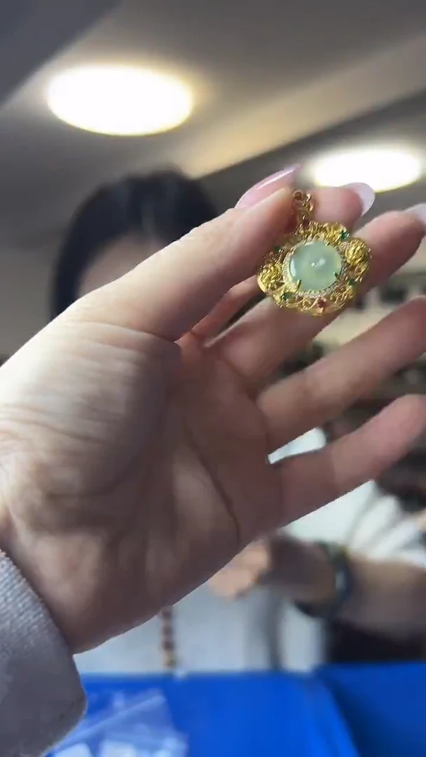 颈饰未镶嵌翡翠（多样性发一件）