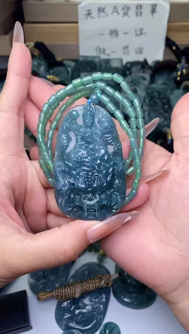 颈饰未镶嵌翡翠