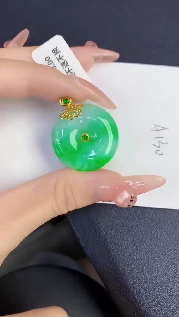 颈饰18K金镶嵌翡翠缅甸天然翡翠A货