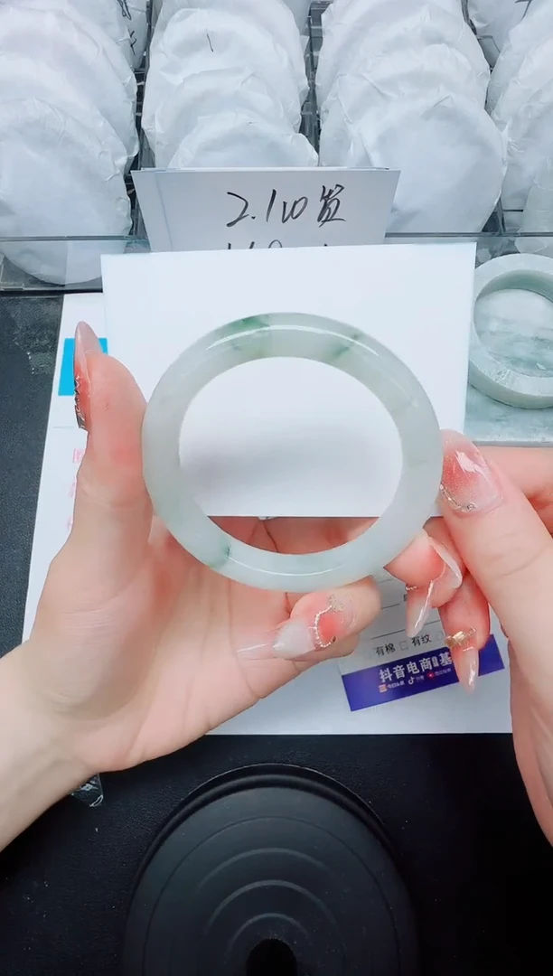 石英质玉手镯未镶嵌118/52.4