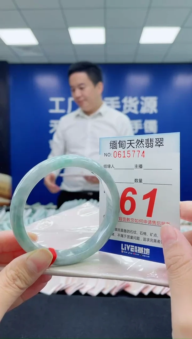 未镶嵌手镯翡翠天然翡翠手镯