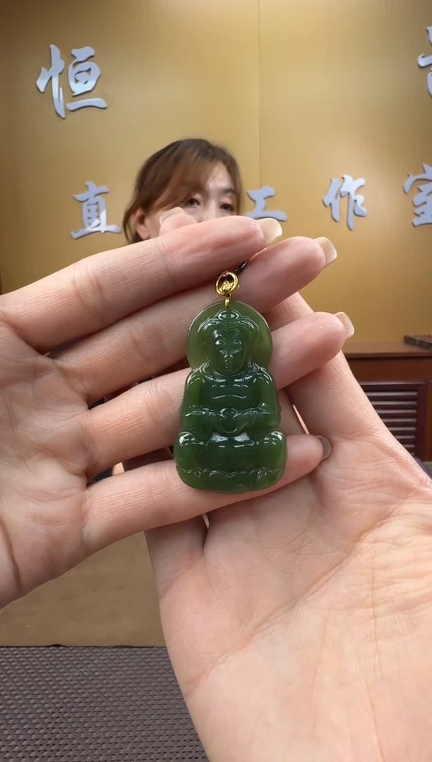 颈饰18K金镶嵌和田玉挂件