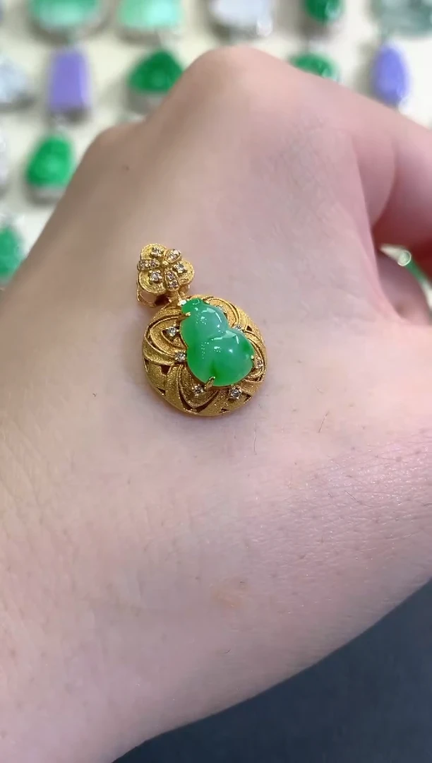 吊坠(不含链)18K金镶嵌翡翠冬日珠宝Q40