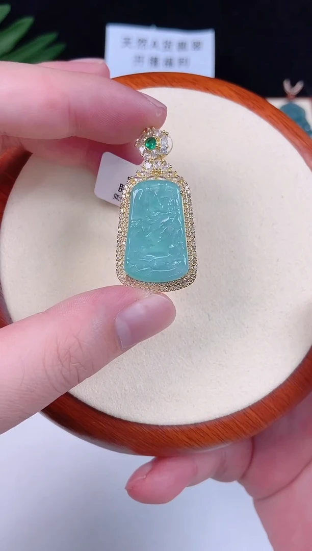 颈饰未镶嵌翡翠天然A货翡翠挂件