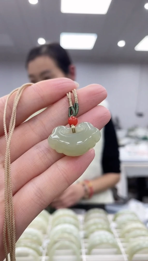 【闪购商品】和田玉吊坠未镶嵌多样性拍一发一如意锁005