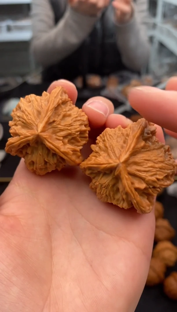 【闪购商品】文玩核桃把件盘山奔40-u670