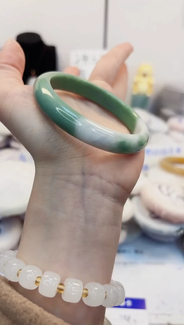 【闪购商品】石英质玉手镯未镶嵌169