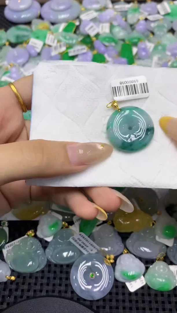 颈饰未镶嵌翡翠天然缅甸翡翠A货