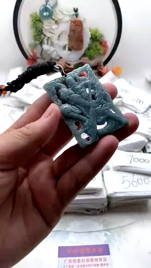 颈饰未镶嵌翡翠关公