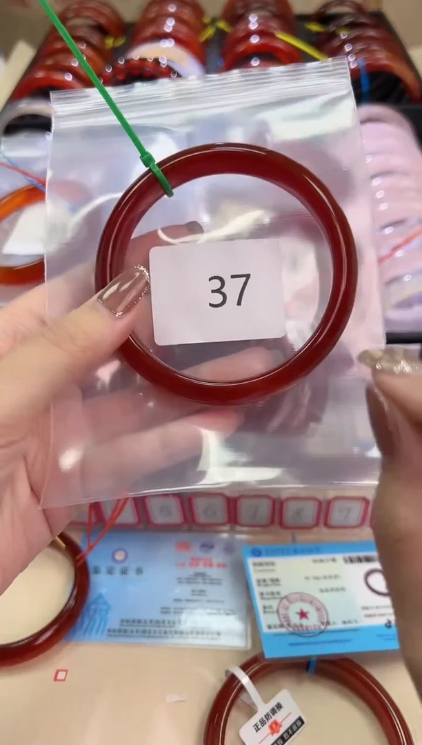 玛瑙/玉髓手镯未镶嵌62圈口*37