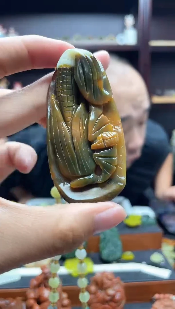 岫玉未镶嵌吊坠·